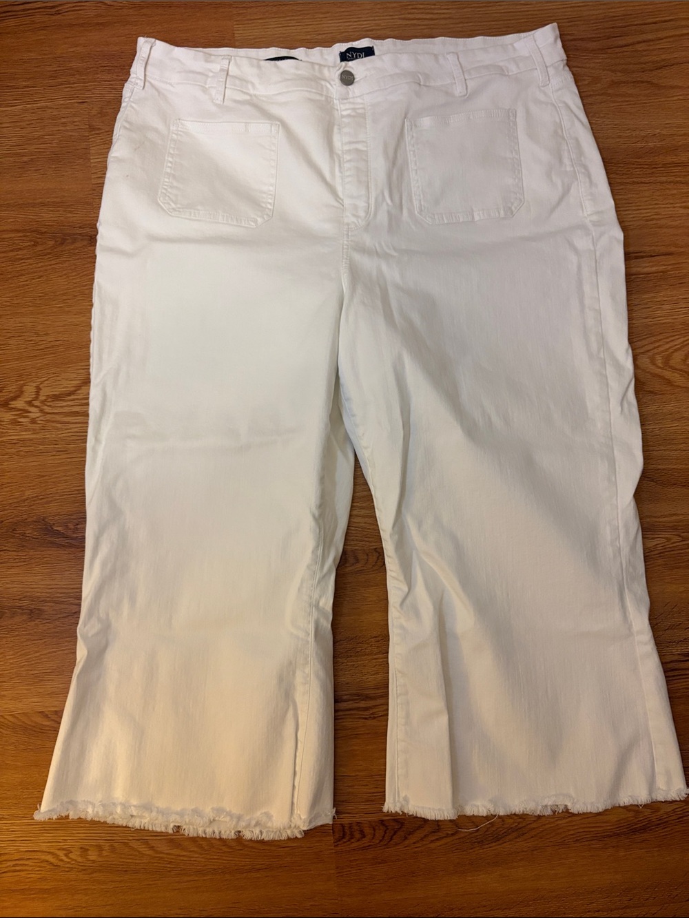 NYDJ White Cropped Ankle Jeans with Frayed Hem Front Patch Pockets 20W